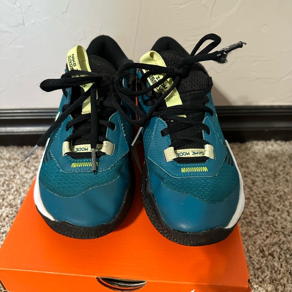 Nike Air Zoom Crossover (GS) Youth Size 3.5 Bright Spruce/ Barley Volt - Picture 6 of 11